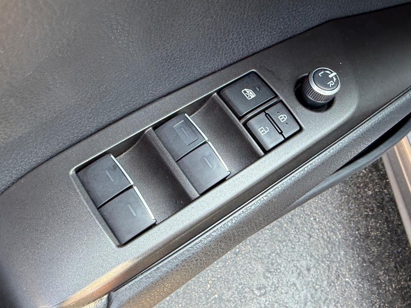Toyota Camry Vehicle Image 15