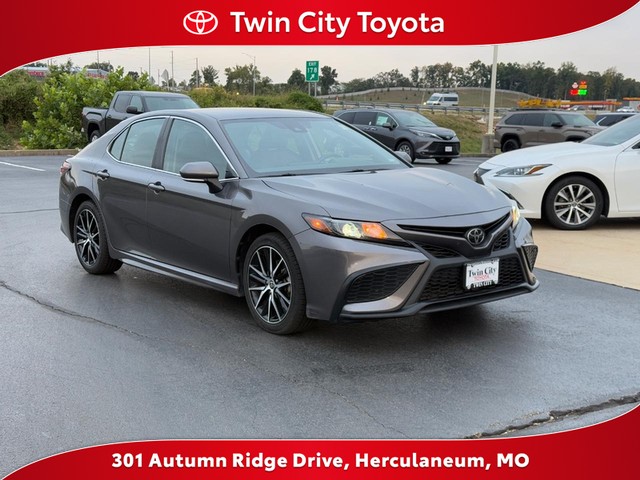 2023 Toyota Camry SE Nightshade's photo