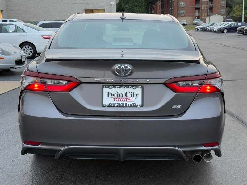 Toyota Camry Vehicle Image 5