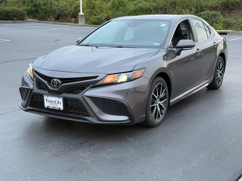 Toyota Camry Vehicle Image 9