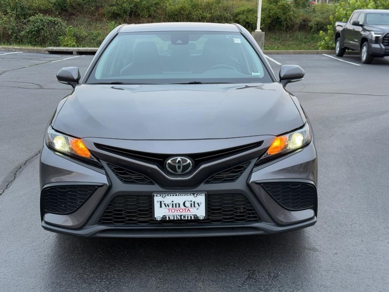 Toyota Camry Vehicle Image 10