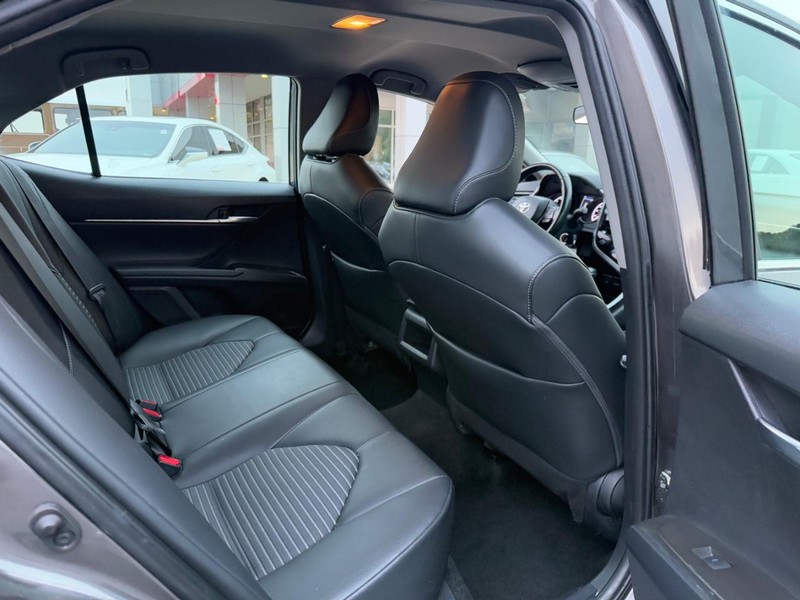 Toyota Camry Vehicle Image 11