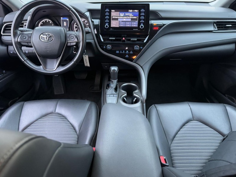 Toyota Camry Vehicle Image 12