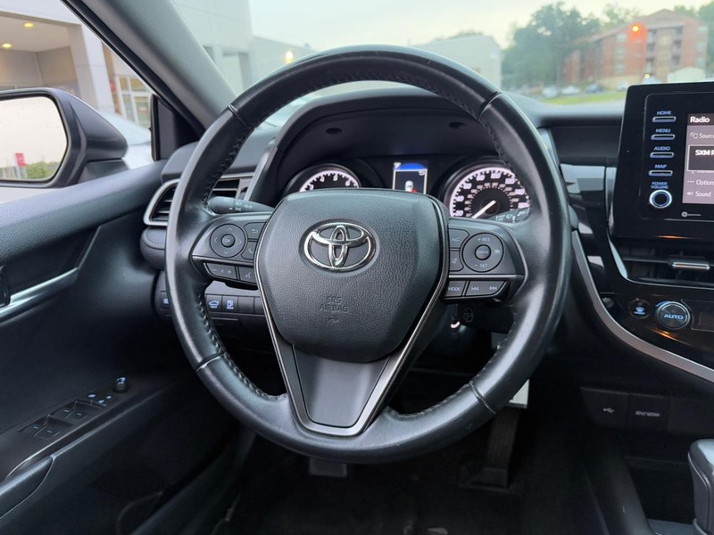 Toyota Camry Vehicle Image 13