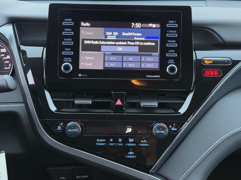 Toyota Camry Vehicle Image 14