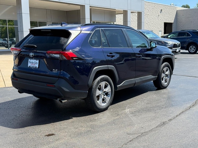 Toyota RAV4 Vehicle Image 3