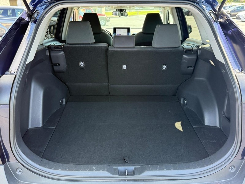 Toyota RAV4 Vehicle Image 4