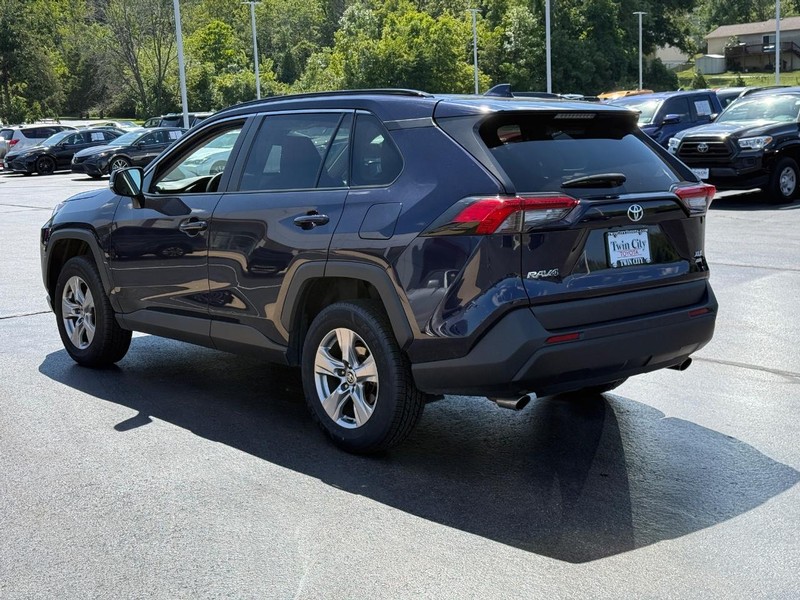 Toyota RAV4 Vehicle Image 6
