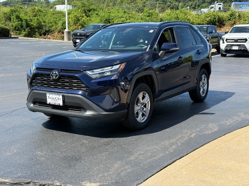 Toyota RAV4 Vehicle Image 8