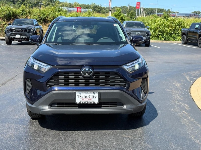 Toyota RAV4 Vehicle Image 9