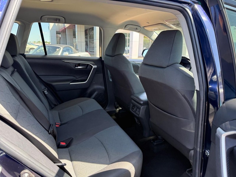 Toyota RAV4 Vehicle Image 10
