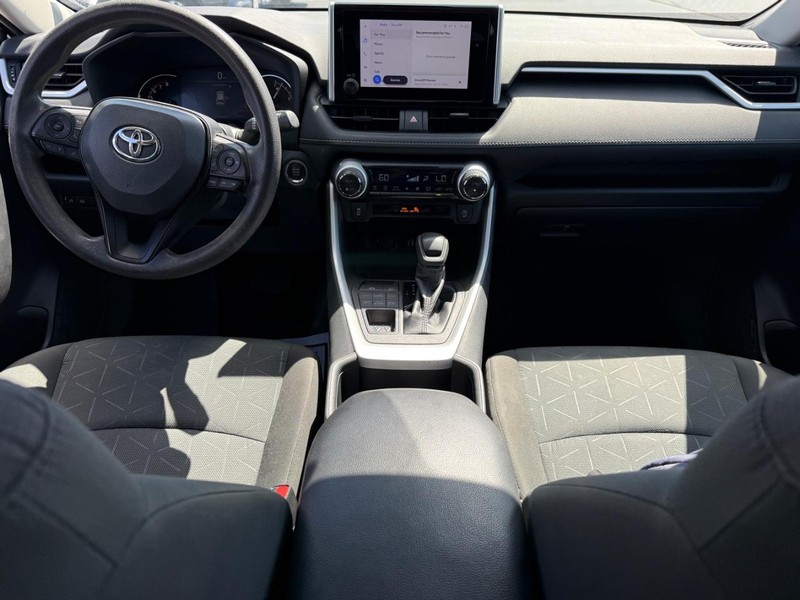 Toyota RAV4 Vehicle Image 11