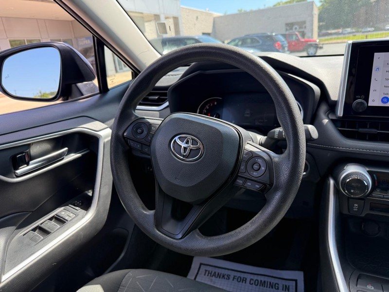 Toyota RAV4 Vehicle Image 12