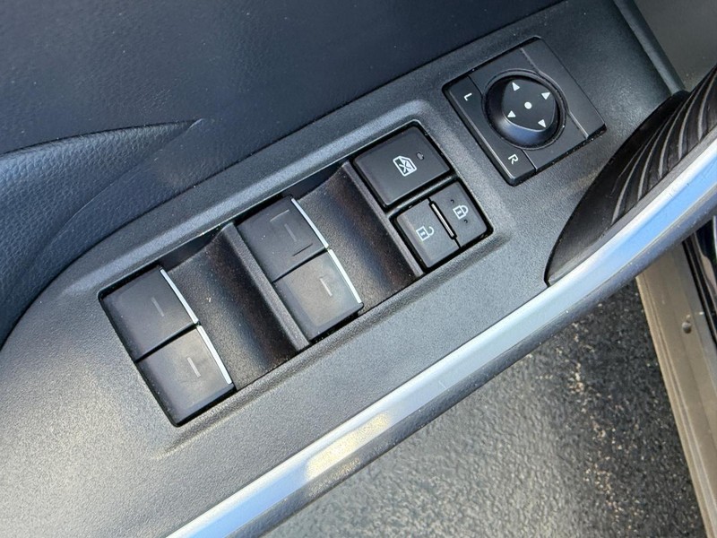 Toyota RAV4 Vehicle Image 14