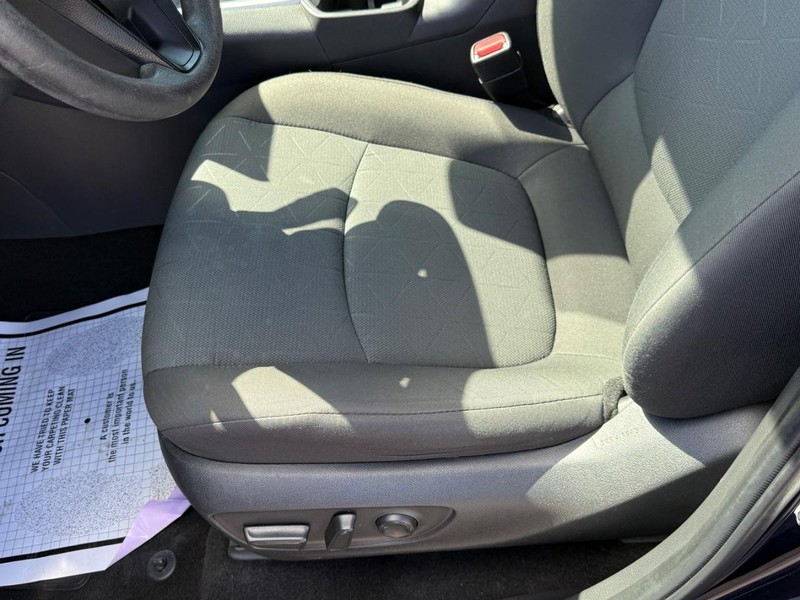 Toyota RAV4 Vehicle Image 15