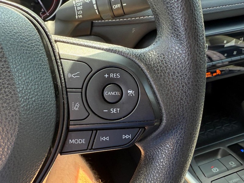 Toyota RAV4 Vehicle Image 17