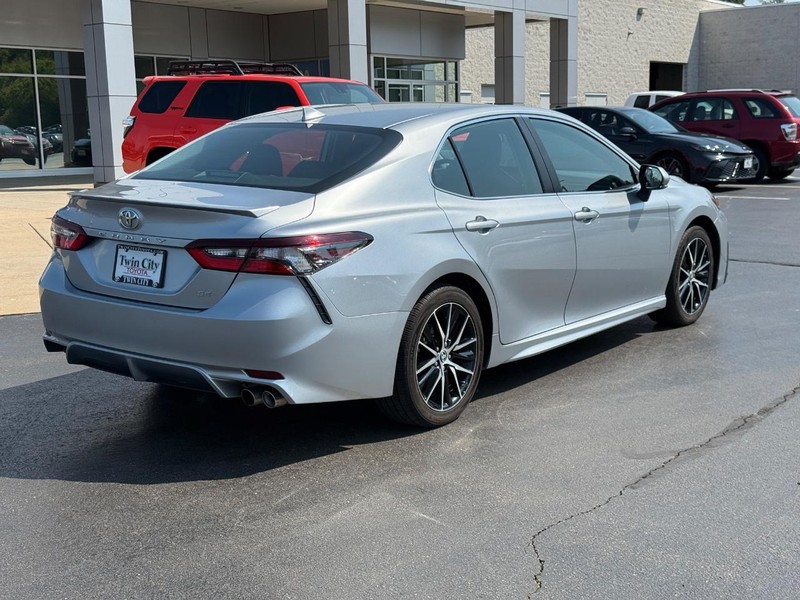 Toyota Camry Vehicle Image 3