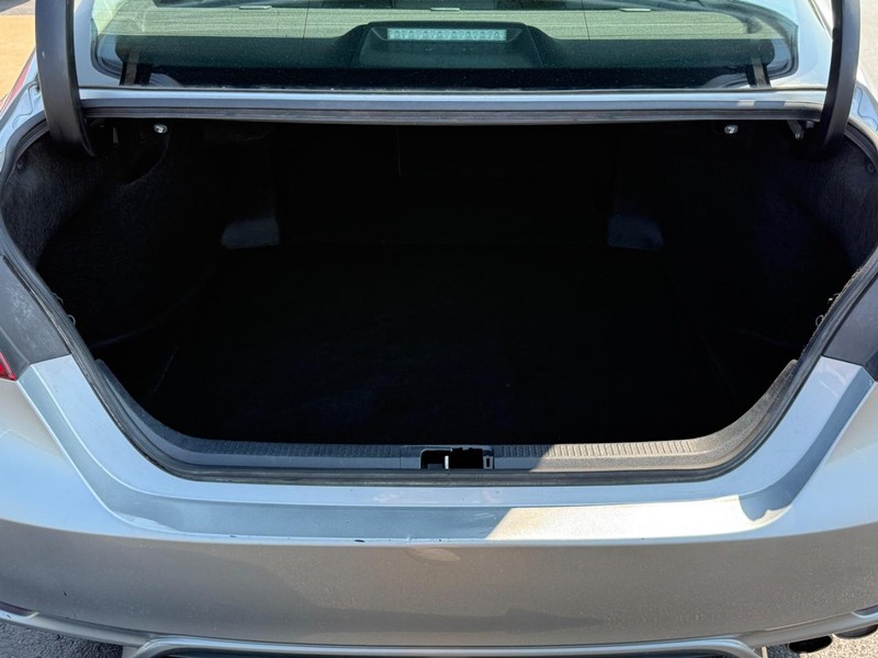 Toyota Camry Vehicle Image 4