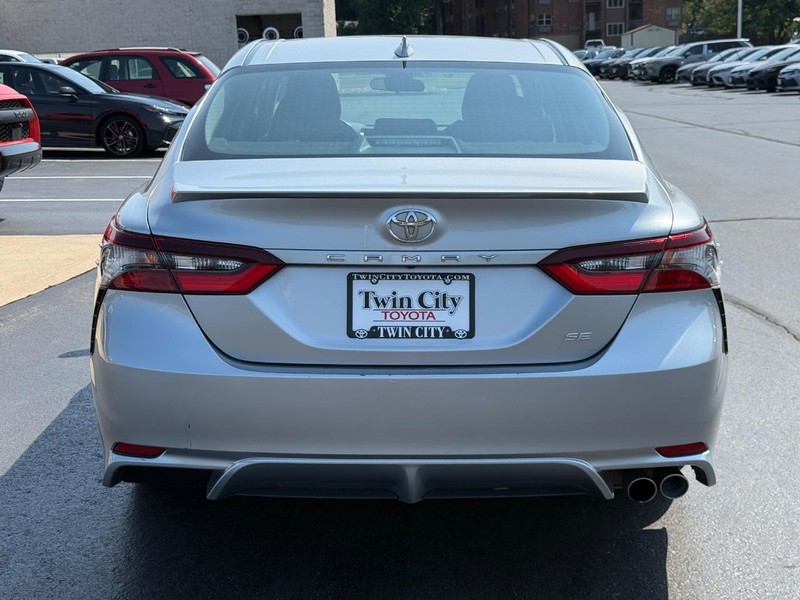 Toyota Camry Vehicle Image 5