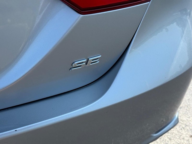 Toyota Camry Vehicle Image 6