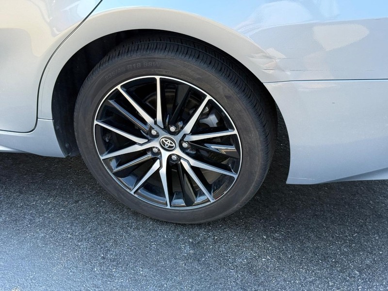 Toyota Camry Vehicle Image 8