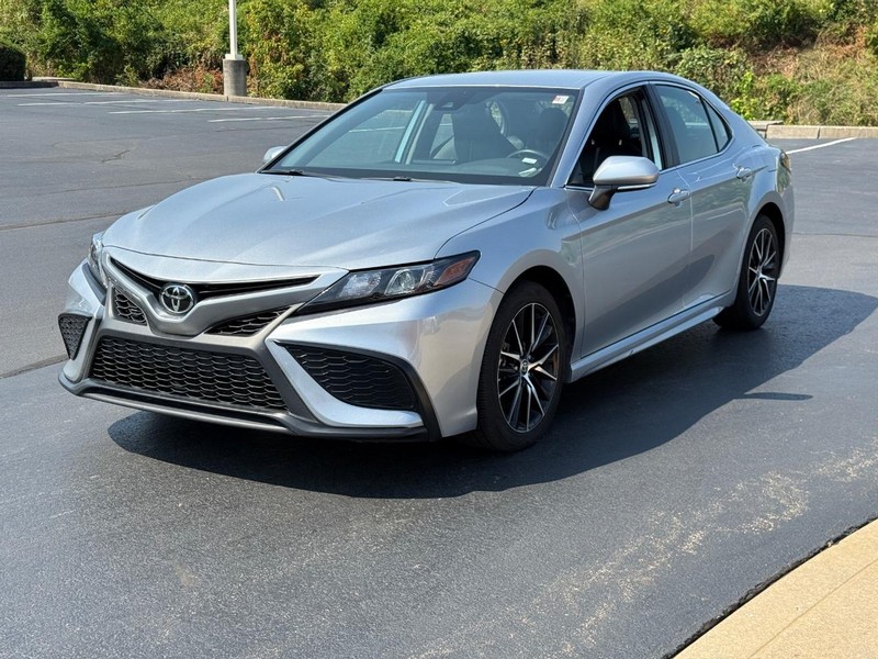 Toyota Camry Vehicle Image 9
