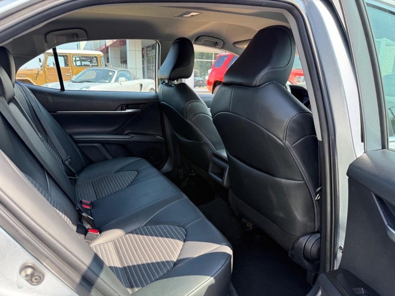 Toyota Camry Vehicle Image 11