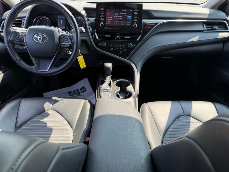 Toyota Camry Vehicle Image 12
