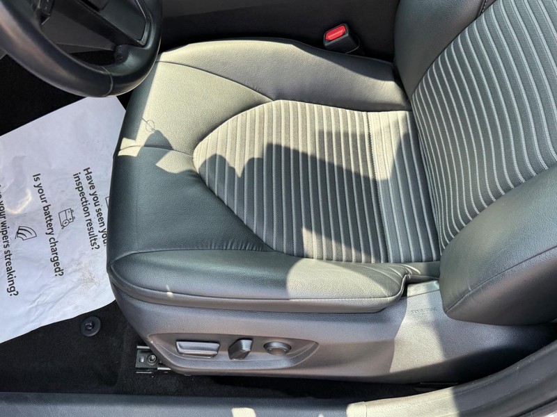 Toyota Camry Vehicle Image 16