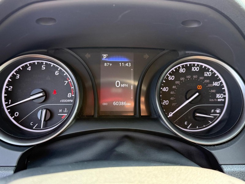 Toyota Camry Vehicle Image 19