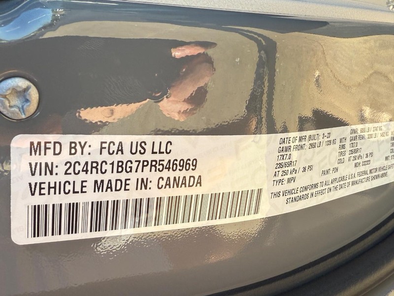Chrysler Pacifica Vehicle Image 24