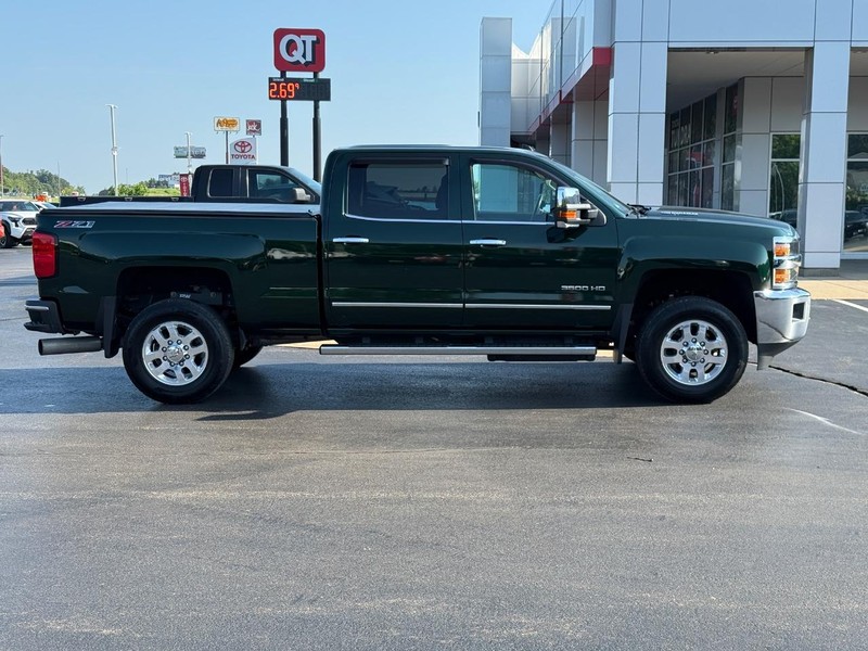 Chevrolet Silverado 3500HD Vehicle Image 2