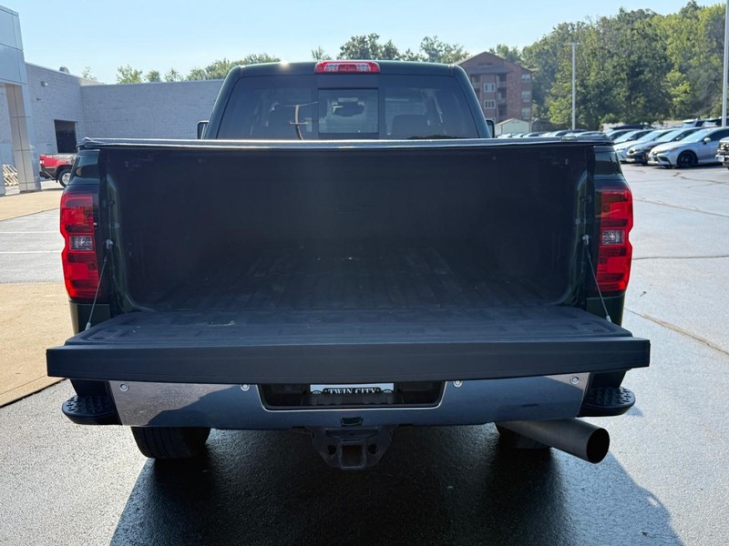 Chevrolet Silverado 3500HD Vehicle Image 4