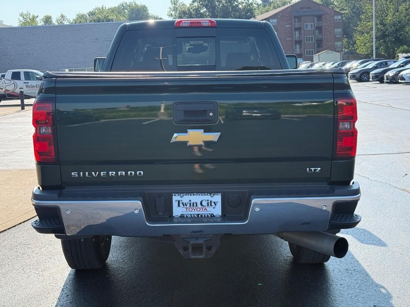 Chevrolet Silverado 3500HD Vehicle Image 5