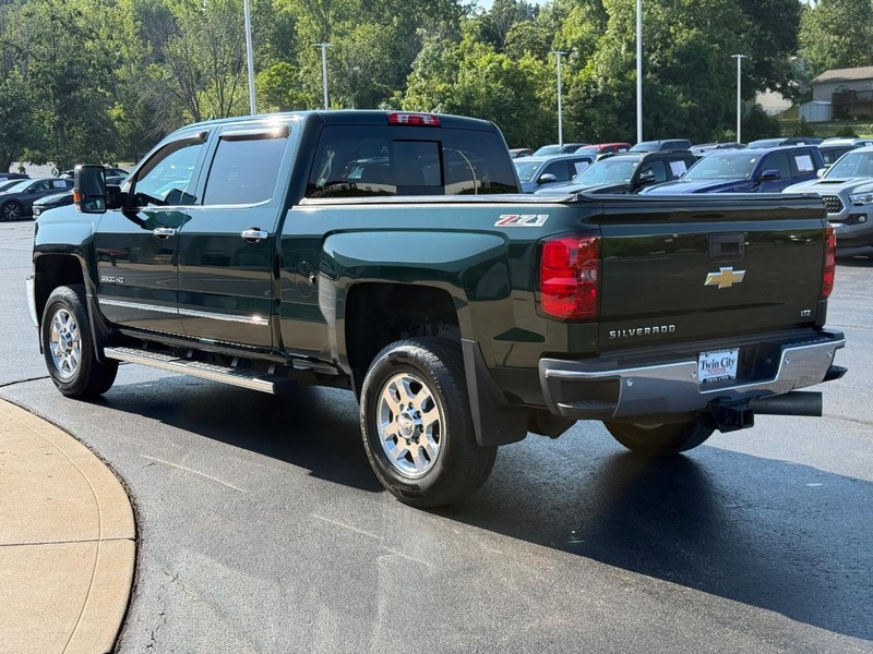 Chevrolet Silverado 3500HD Vehicle Image 6