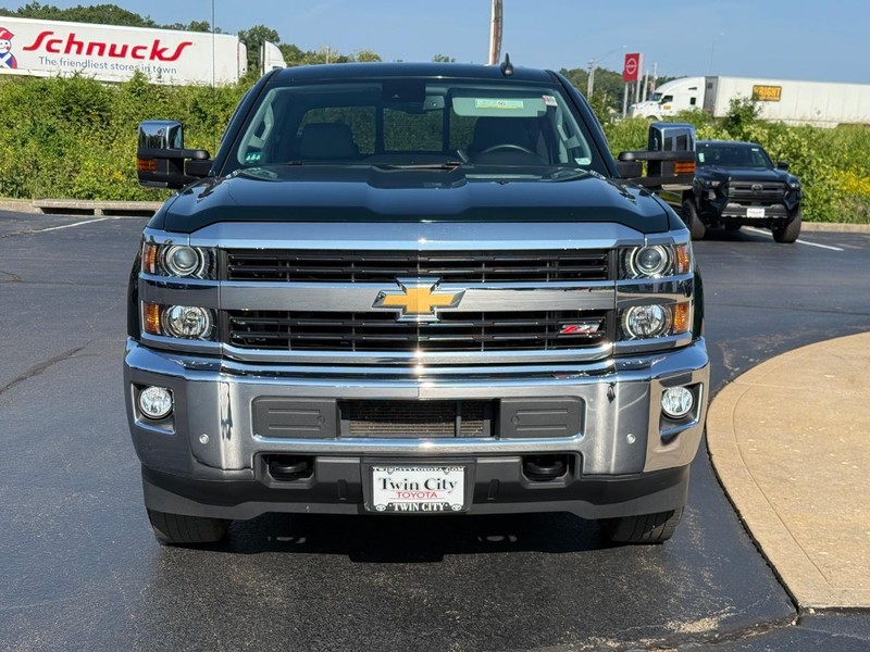 Chevrolet Silverado 3500HD Vehicle Image 10