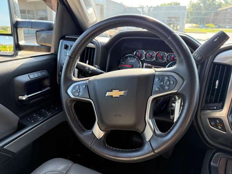 Chevrolet Silverado 3500HD Vehicle Image 13