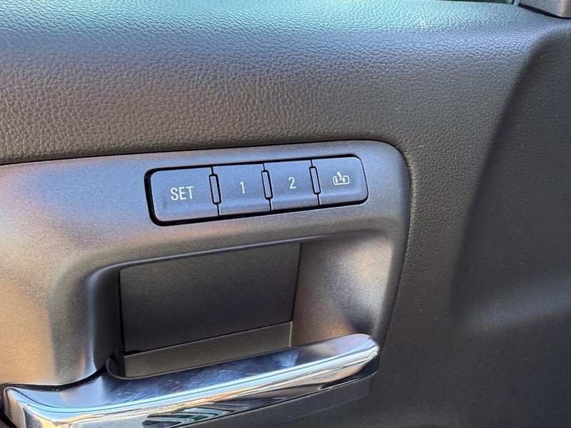 Chevrolet Silverado 3500HD Vehicle Image 16