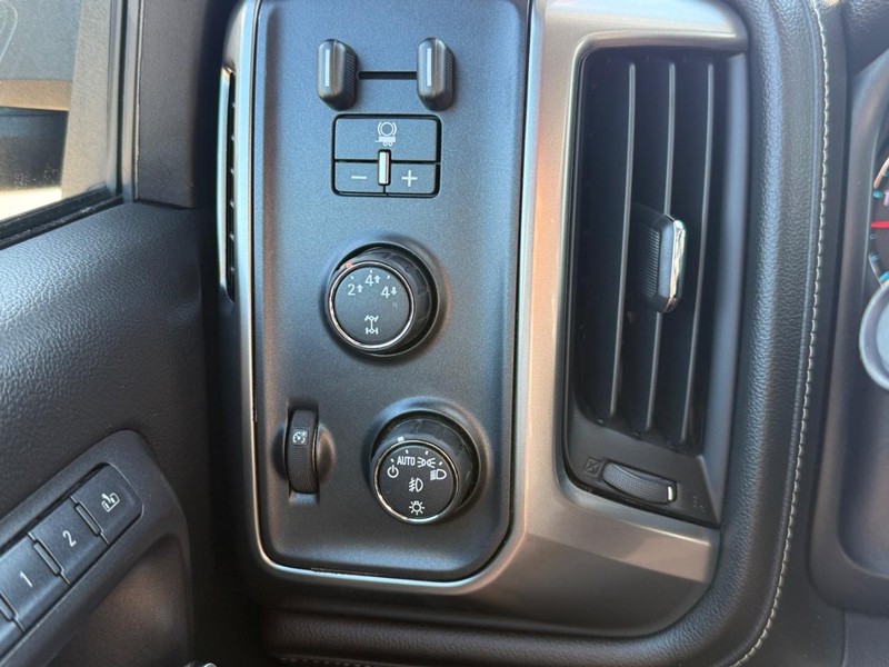 Chevrolet Silverado 3500HD Vehicle Image 18