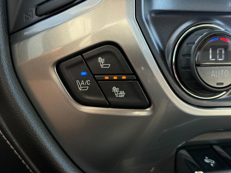 Chevrolet Silverado 3500HD Vehicle Image 24