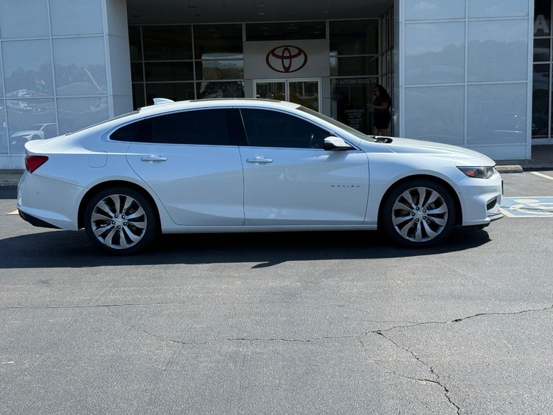 Chevrolet Malibu Vehicle Image 2