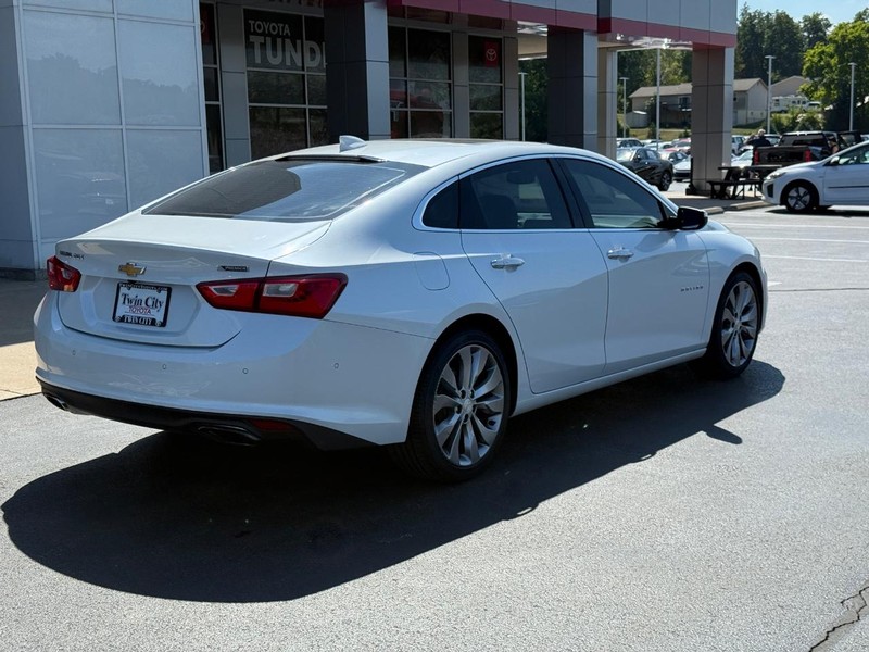 Chevrolet Malibu Vehicle Image 3