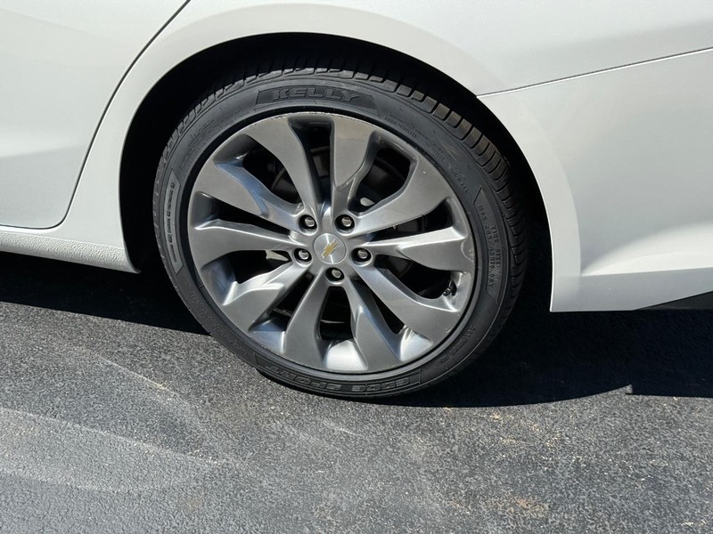 Chevrolet Malibu Vehicle Image 8