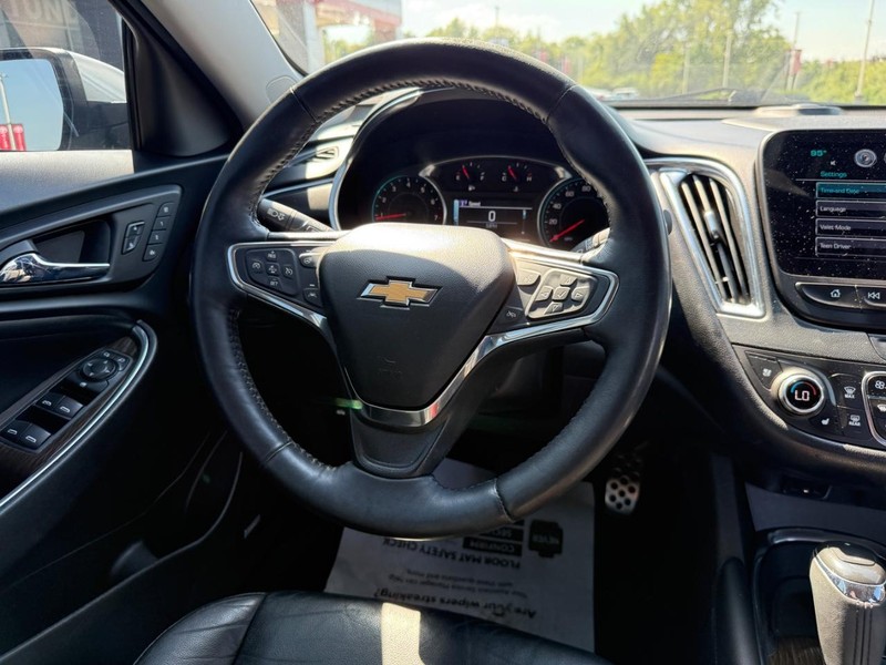 Chevrolet Malibu Vehicle Image 13
