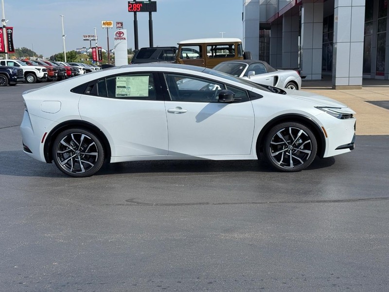 Toyota Prius Plug-In Hybrid Vehicle Image 2