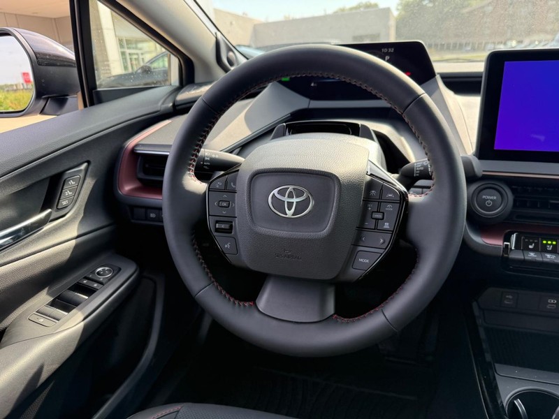 Toyota Prius Plug-In Hybrid Vehicle Image 8