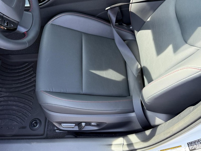 Toyota Prius Plug-In Hybrid Vehicle Image 12