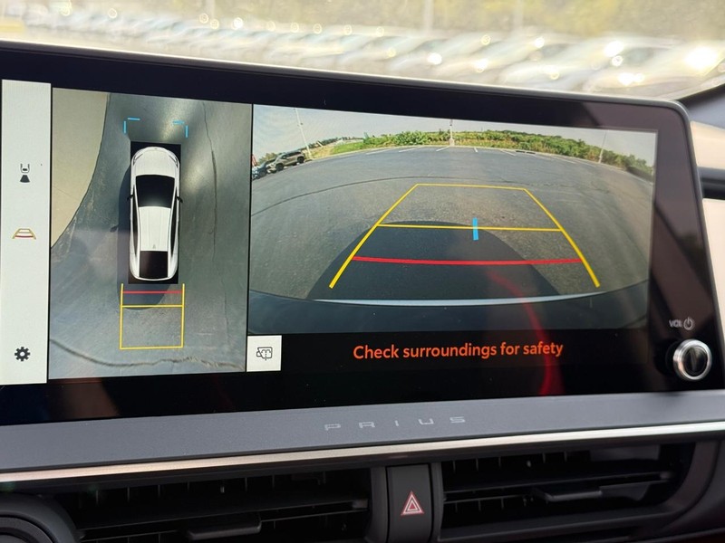 Toyota Prius Plug-In Hybrid Vehicle Image 16