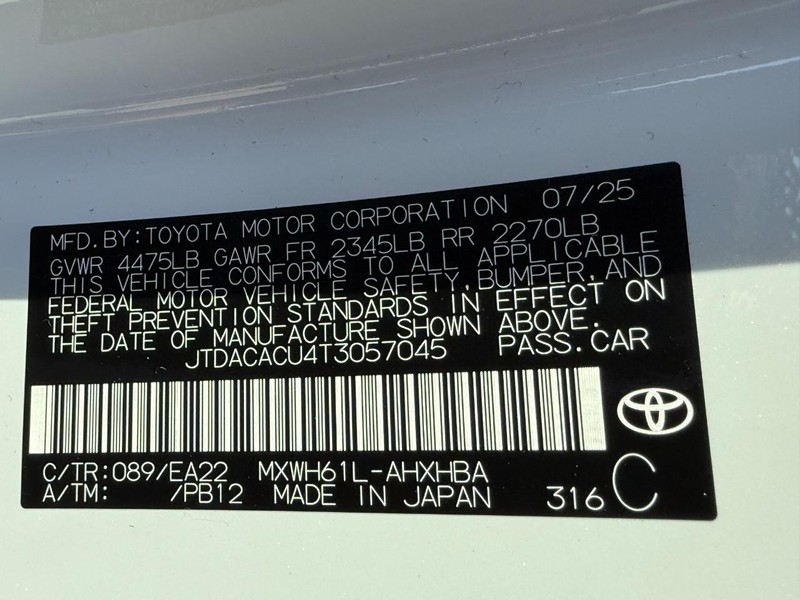 Toyota Prius Plug-In Hybrid Vehicle Image 18