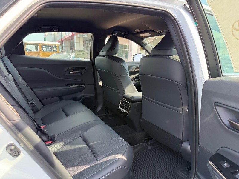 Toyota Crown Vehicle Image 5